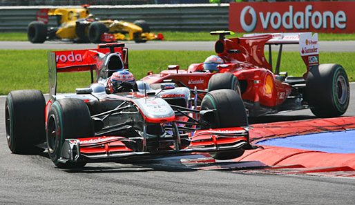 Jenson Button ging in der ersten Schikane an Fernando Alonso vorbei und führte das Rennen an