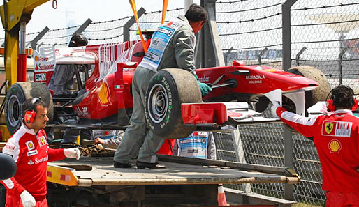 Zu Saisonbeginn war der Ferrari fast genauso oft am Haken wie auf der Strecke