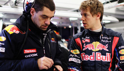 Sebastian Vettel (r.) warnt vor zu viel Show in der Formel 1