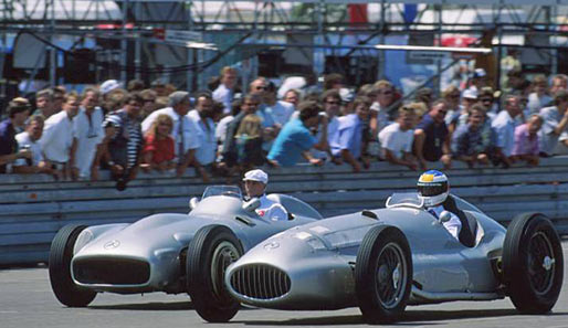 Michael Schumacher fuhr gemeinsam mit Juan Manuel Fangio 1992 in einem Mercedes-Silberpfeil