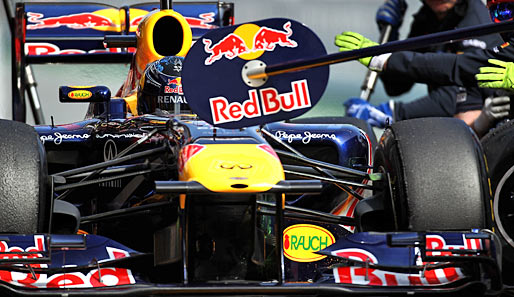 Sebastian Vettel übernahm bei den Tests in Barcelona das Red-Bull-Lenkrad von Mark Webber