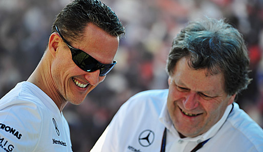 Michael Schumacher (l.) und Mercedes-Chef Norbert Haug schwören sich die Treue