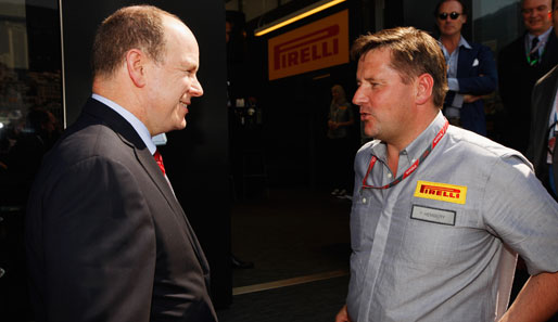 Pirelli-Motorsportchef Paul Hembery (r.) mit Fürst Albert von Monaco beim Rennen im Fürstentum