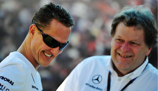 Michael Schumacher (l.) und Norbert Haug arbeiten seit 2010 zusammen für Mercedes