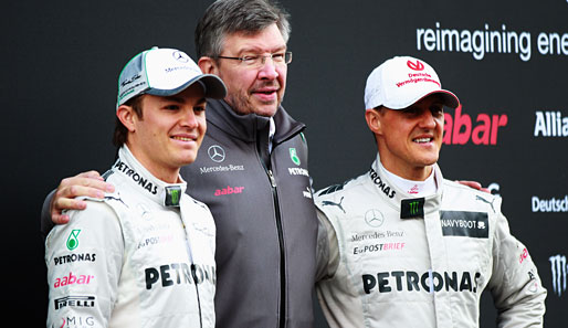 Mercedes-Teamchef Ross Brawn (M.) mit Michael Schumacher (r.) und Nico Rosberg