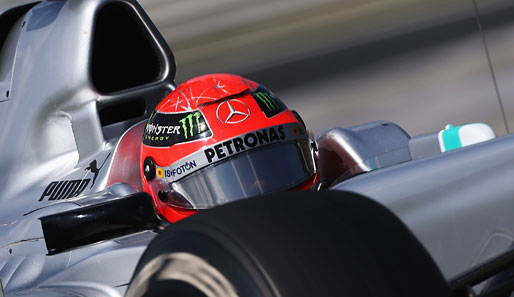 Bei seinem 300. Rennen trägt Michael Schumacher einen Platin-Helm
