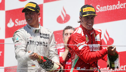 Michael Schumacher (l.) sieht in Fernando Alonso (r.) den besten Formel 1-Pilot