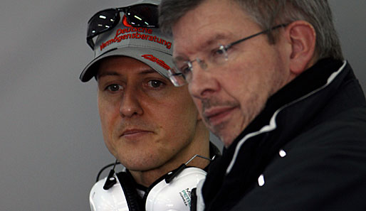 Ross Brawn (r.) begründet das Mercedes-Aus von Michael Schumacher mit dessen Unsicherheit