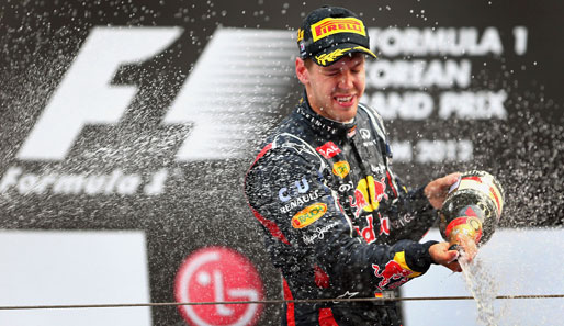 Sebastian Vettel wird nach seinem dritten Sieg in Folge von der internationalen Presse gefeiert