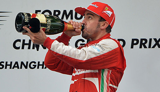 Prost! Fernando Alonso konnte nach dem Rennen in China feiern
