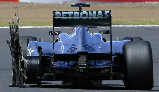 Am Mercedes von Lewis Hamilton löste sich in Silverstone einer von fünf Hinterreifen in Luft auf