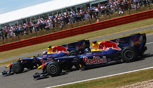 Red-Bull-Misstöne: Mark Webber (l.) gewann 2010 vor Sebastian Vettel in Silverstone