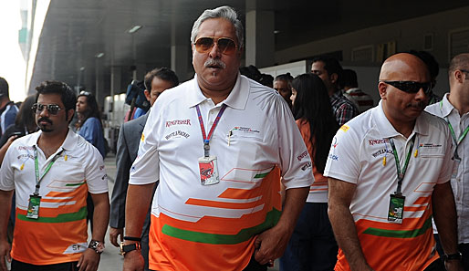 Vijay Mallya (M.) ist Chef von Adrian Sutil bei Force India
