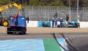 Lewis Hamilton drehte in Jerez als erster seine Runden und landete prompt neben der Strecke