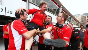 Das Marussia-Team feierte in Monaco die ersten WM-Punkte durch Jules Bianchi ausgelassen