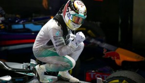 Lewis Hamilton feierte seinen Sieg mit einer Beckerfaust auf seinem Mercedes