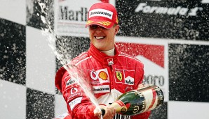 Michael Schumacher feiert den GP von Spanien im Jahre 2004