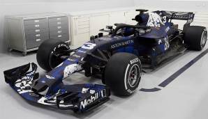 And here it is ... the new Aston Martin Red Bull! Als drittes Formel-1-Team hat die englisch-österreichische Delegation ihren Wagen für 2018 vorgestellt.
