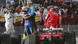 Beide liefern sich einen atemberaubenden WM-Kampf, der mal Alonso und mal Schumacher in Front sieht. In den entscheidenden Momenten ist es aber wieder der Renault-Pilot, der feiern darf. Am Ende steht der zweite WM-Titel.