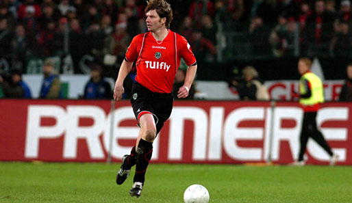 Michael Tarnat möchte auch nach dem Saisonende für Hannover 96 am Ball bleiben