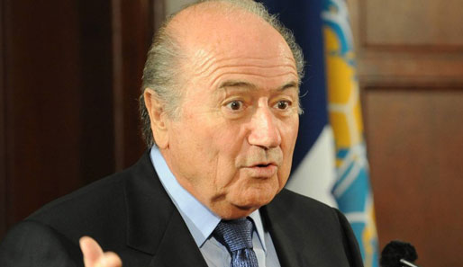 FIFA-Präsident Joseph S. Blatter lehnt Doppelbwerbungen für die WM 2018 und 2022 ab