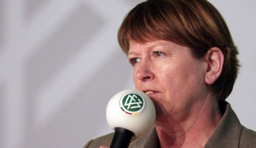 DFB-Vizepräsidentin Hannelore Ratzeburg begrüßte die Verlegung des Finales