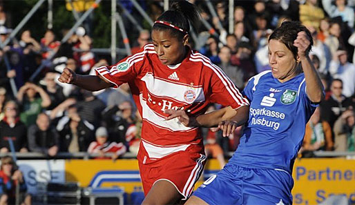 Weltmeisterin Linda Bresonik hat ihren Vertrag beim FCR Duisburg bis 2012 verlängert
