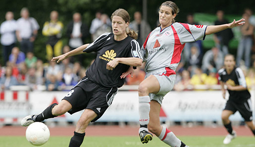 Kerstin Garefrekes (l.) spielt seit 2004 beim 1. FFC Frankfurt