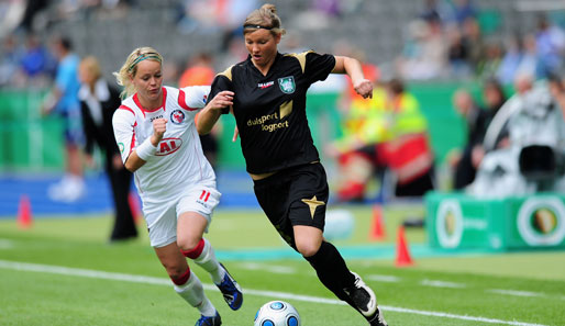 U17-Nationalspielerin Alexandra Popp (r.) spielt seit 2008 für den FCR Duisburg
