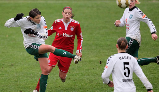 Annike Krahn (l.) spielt seit 2004 beim FCR Duisburg