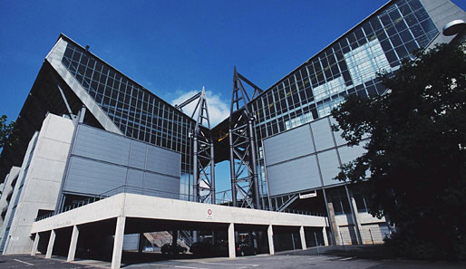 Bis 2005 hieß der Signal Iduna Park in Dortmund noch Westfalenstadion