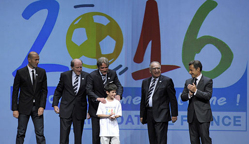 Zidane (l.) und Sarkozy (r.) unterstützten den französischen Verband in Genf