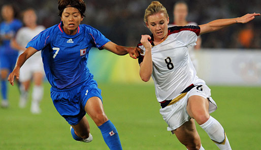 Kozue Ando (l.) ist mit Japan bei der WM in Deutschland dabei