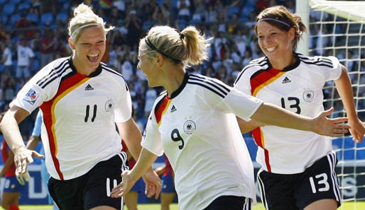 Die deutschen U-20-Nationalspielerinnen feiern den Einzug ins WM-Halbfinale
