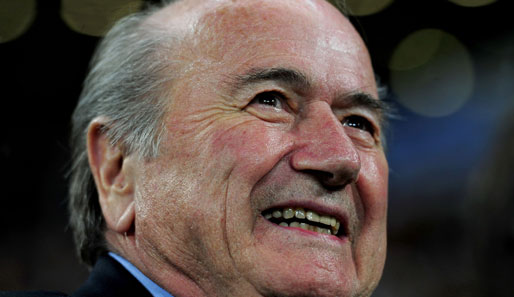 Sepp Blatter verkündete die Vergabe der Weltmeisterschaften 2018 und 2022