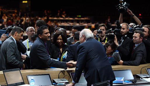 Joseph Blatter bleibt wo er ist: an der Spitze der Fußball-Welt