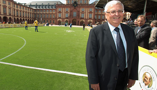 Hat auf die Kritik von Franz Beckenbauer und Uli Hoeneß reagiert: DFB-Präsident Theo Zwanziger