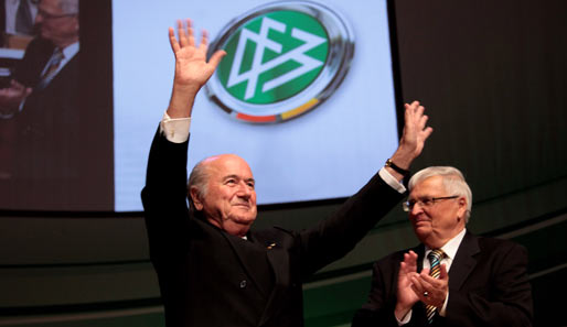 Sepp Blatter (l.) und Theo Zwanziger (r.) sind nicht mehr so innig wie früher