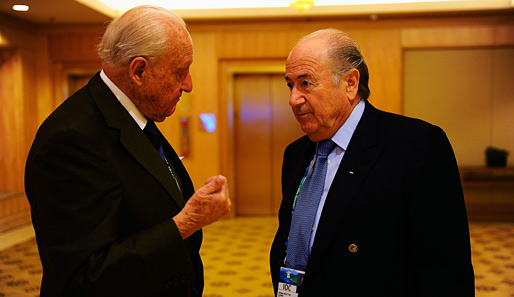 Joao Havelange (l.) mit seinem Nachfolger Sepp Blatter