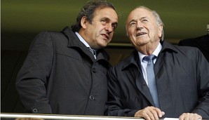 Ist die Nachfolge von Sepp Blatter (r.) für Michel Platini (l.) bereits beschlossene Sache?