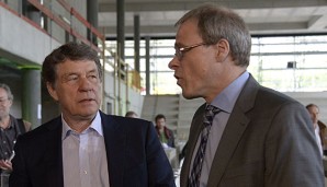 Otto Rehhagel und Peter Peters unterstützen die Blindenfußball-Bundesliga