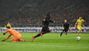 Motiv: Stuttgarts Akolo nutzt einen Fehler von Dortmunds Keeper Bürki zum Tor. Hangst über sein eigenes Bild: "Eigentlich eine ganz normale Szene eines Fußballspiels, aber Roman Bürki hatte in diesen Wochen nicht seine beste Zeit"