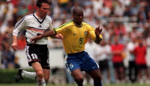 Nicht nur Lothar Matthäus rannte hinterher: Beim Confed-Cup 1999 in Mexiko verlor die Mannschaft um Trainer Erich Ribbeck mit 0:4.