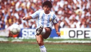 Max Merkel war ein Meister der pointierten Beleidigungen. Ab und zu gab es aber auch lobende Worte, wie hier für Fußball-Legende Diego Maradona: "Der kann aus 50 Metern Entfernung mit dem Ball eine Telefonnummer wählen."