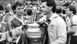 1985 folgte der erste Titel: Hitzfeld gewann den Schweizer Cup mit dem FC Aarau. Es folgte der Wechsel zum Grasshopper Club Zürich, mit welchem er zwei weitere Pokalsiege sowie zwei Schweizer Meistertitel holte.