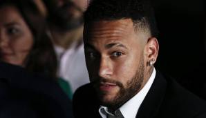 Neymar (PSG/Vertrag bis 2020): Sportdirektor Leonardo bestätige Le Parisien, dass der Brasilianer Paris bei einem "passenden Angebot" verlassen kann. Neymar soll seit Wochen um eine Rückkehr zu Barcelona bemüht sein.