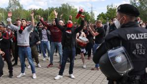 Ingolstadts Fans feierten auf einer anderen Seite des Stadions unterdessen das Erreichen des Relagtionsplatzes.