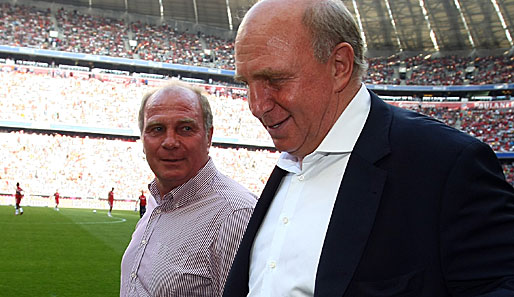 Dieter Hoeneß (r.) ist seit 1997 Manager bei Hertha BSC Berlin