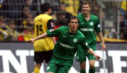 Nationalspieler Marcel Schäfer bejubelt seinen Treffer gegen Borussia Dortmund in der Vorsaison