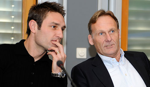 Robert Kovac (l.) zusammen mit Geschäftsführer Hans-Joachim Watzke bei der Anhörung